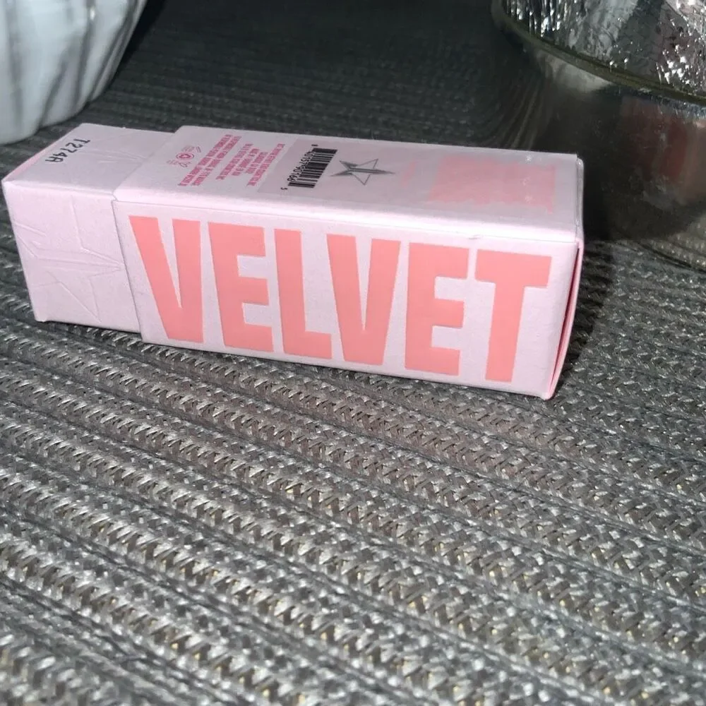Jeffree Star Velvet Trap Lipstick in Grave Digger